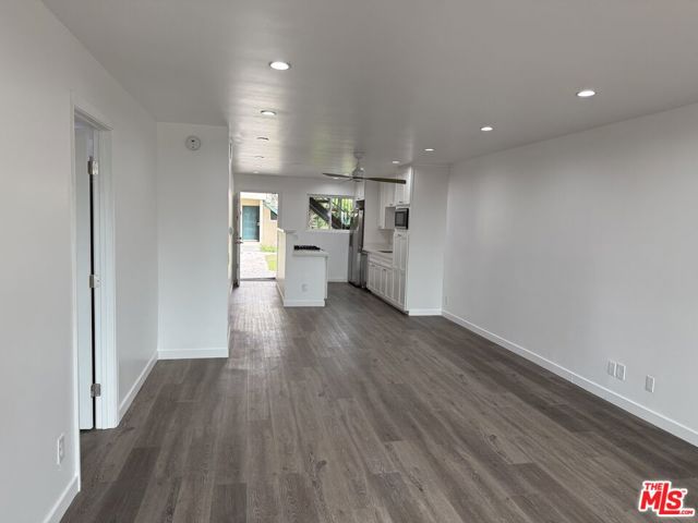 6471 Kanan Dume Road, Malibu CA: https://media.crmls.org/mediaz/afcd715f-9539-4e60-9acf-78b67949502d.jpg