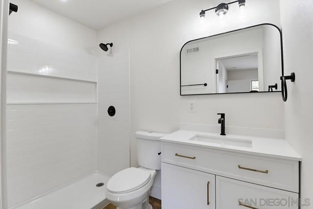 742 Eastshore Ter, Chula Vista CA: https://media.crmls.org/mediaz/afcdc956-62aa-4743-8215-a54ff55806d5.jpg