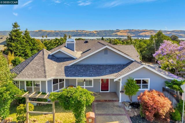 300 Saint Augustine Ct, Benicia CA: https://media.crmls.org/mediaz/afce7385-5688-471e-b489-27932f700a8c.jpg
