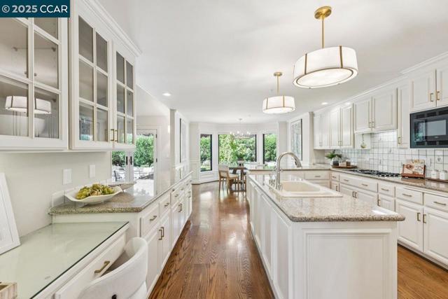 29 Brandt Dr, Moraga CA: https://media.crmls.org/mediaz/afced874-4c45-4cfb-9fb8-1d3b89706cb0.jpg