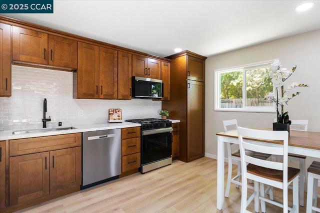 4178 Huckleberry Dr, Concord CA: https://media.crmls.org/mediaz/afcfb2a3-57c9-43a8-aab0-10b7f1b4a12d.jpg