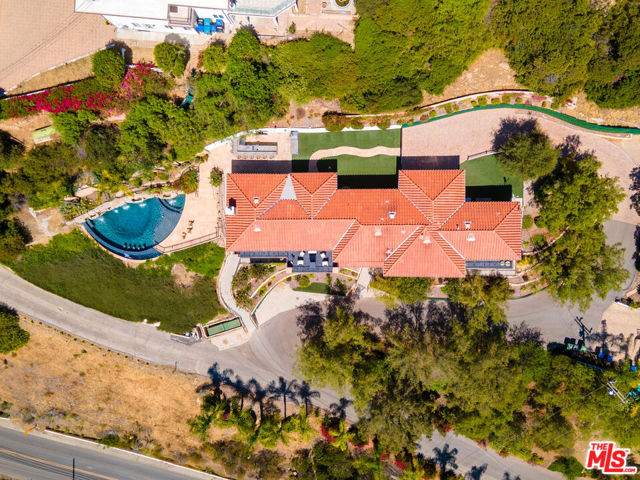 24410 Mulholland Highway, Calabasas CA: https://media.crmls.org/mediaz/afd06e9e-da22-45be-ba64-c568b51e7bf0.jpg