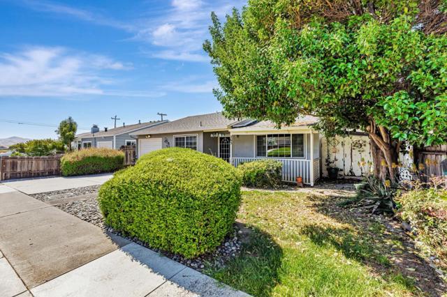 263 Maple Street, Hollister CA: https://media.crmls.org/mediaz/afd0835d-876e-4ef2-82ca-b59c8d554006.jpg
