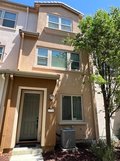 2774 Ferrara Circle, San Jose CA: https://media.crmls.org/mediaz/afd08bb0-59c1-4035-a0c4-4d6b2aca88ac.jpg