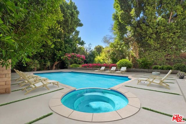 4560 Densmore Avenue, Encino CA: https://media.crmls.org/mediaz/afd0f0da-037f-4e7a-a8e0-d3f4bcb425c3.jpg