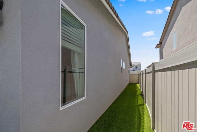 18113 Tableau Way, Santa Clarita CA: https://media.crmls.org/mediaz/afd11eba-c996-4383-b8bd-883bd2a43cef.jpg