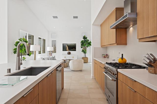 781 Fountain Drive, Palm Springs CA: https://media.crmls.org/mediaz/afd11ef4-c997-4d51-9ede-d6c361de3e2f.jpg