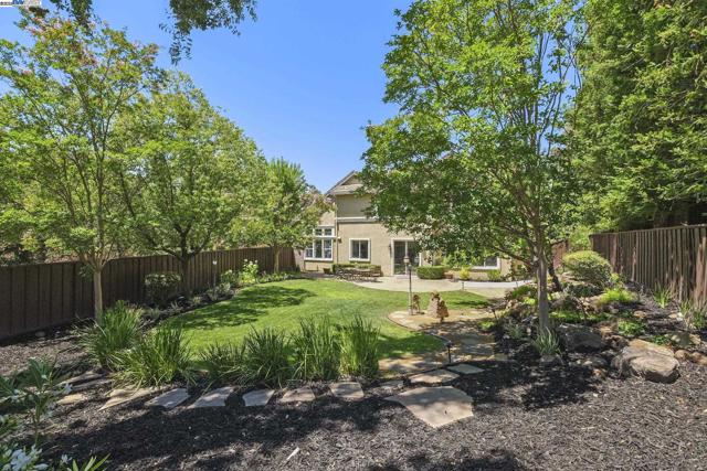 86 Candleston Place, Alamo CA: https://media.crmls.org/mediaz/afd1ebab-d286-49b2-82ba-51e0ceff38eb.jpg