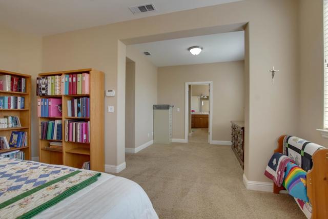 1251 Mulberry Street, Hollister CA: https://media.crmls.org/mediaz/afd23068-4de7-4e15-bdbb-ffd7bf3ac259.jpg
