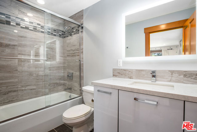 30362 Morning View Drive, Malibu CA: https://media.crmls.org/mediaz/afd243e0-859d-4597-b711-bc921208ae88.jpg