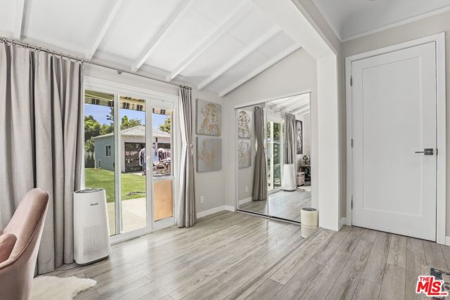 6526 San Vicente Boulevard, Los Angeles CA: https://media.crmls.org/mediaz/afd34cbd-4f10-42b4-b0e9-a3d91e394d81.jpg