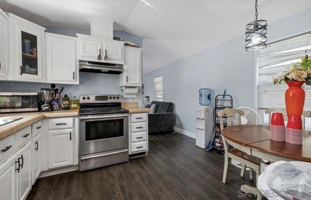 3909 Reche Rd, Fallbrook CA: https://media.crmls.org/mediaz/afd37cda-2949-45ff-8821-f059d46f53bf.jpg