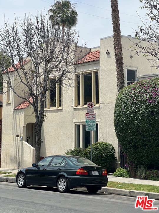 911 Seward Street, Los Angeles, California 90038, ,Multi-Family,For Sale,Seward,24399083
