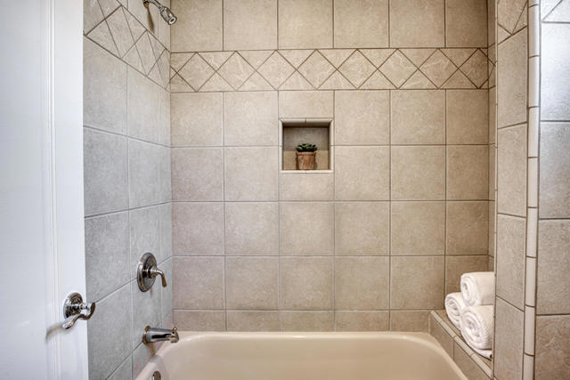 40747 Palm Court, Palm Desert CA: https://media.crmls.org/mediaz/afd3c8f4-e267-42fd-9026-bf9290d350d2.jpg