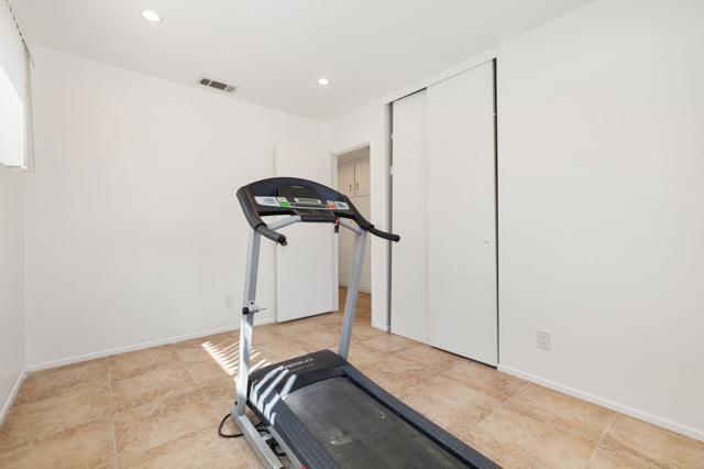 2050 Silver Oak Way, Hemet CA: https://media.crmls.org/mediaz/afd3f7c8-e898-40f8-ba2a-7ae3a700119e.jpg
