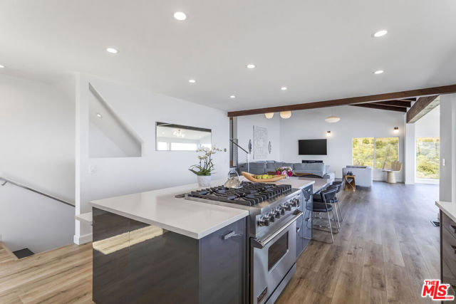 32701 Vista De Los Ondas Street, Malibu CA: https://media.crmls.org/mediaz/afd4786e-cea4-4a1f-b4b4-164be981fbe0.jpg