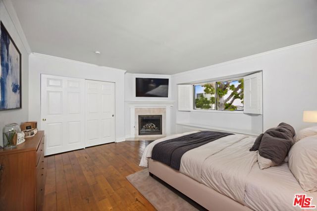 10229 Variel Avenue, Chatsworth CA: https://media.crmls.org/mediaz/afd4f74f-061a-45ed-9668-52d39a953aeb.jpg