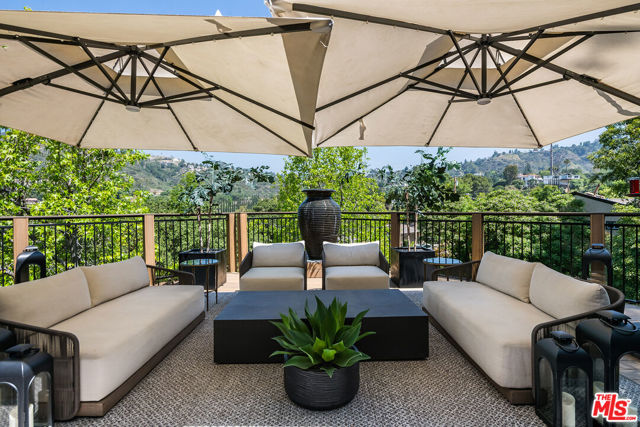 3000 Cornwall Drive, Glendale CA: https://media.crmls.org/mediaz/afd50755-96e1-4c2e-acd8-5e1a234b8a73.jpg