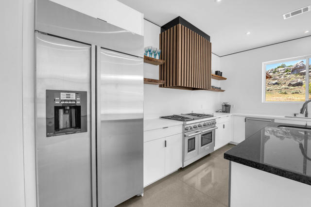 41265 Lakeshore Boulevard, Aguanga CA: https://media.crmls.org/mediaz/afd538d0-7075-4374-aa34-280bdb8e8c46.jpg