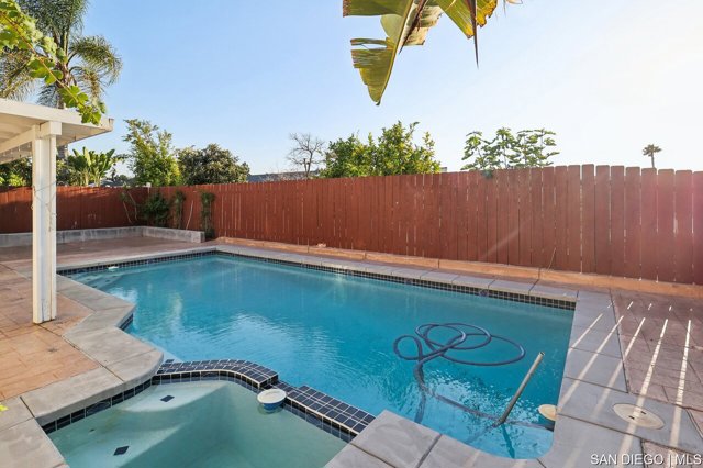 7270 Rondel CT, San Diego CA: https://media.crmls.org/mediaz/afd54d87-d301-4cab-8550-250f527ad0e5.jpg