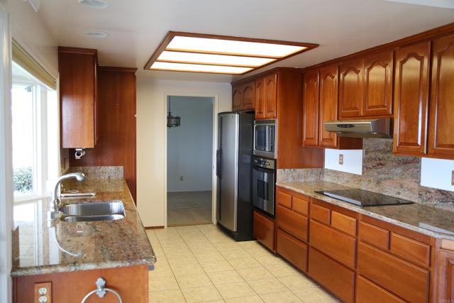 Detail Gallery Image 7 of 11 For 1068 Passiflora Ave, Encinitas,  CA 92024 - 4 Beds | 3 Baths