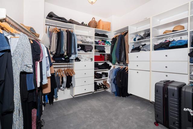 7866 Calle Oliva, Carlsbad CA: https://media.crmls.org/mediaz/afd6126e-dcb8-4759-bf59-c00d5c8a5d2b.jpg