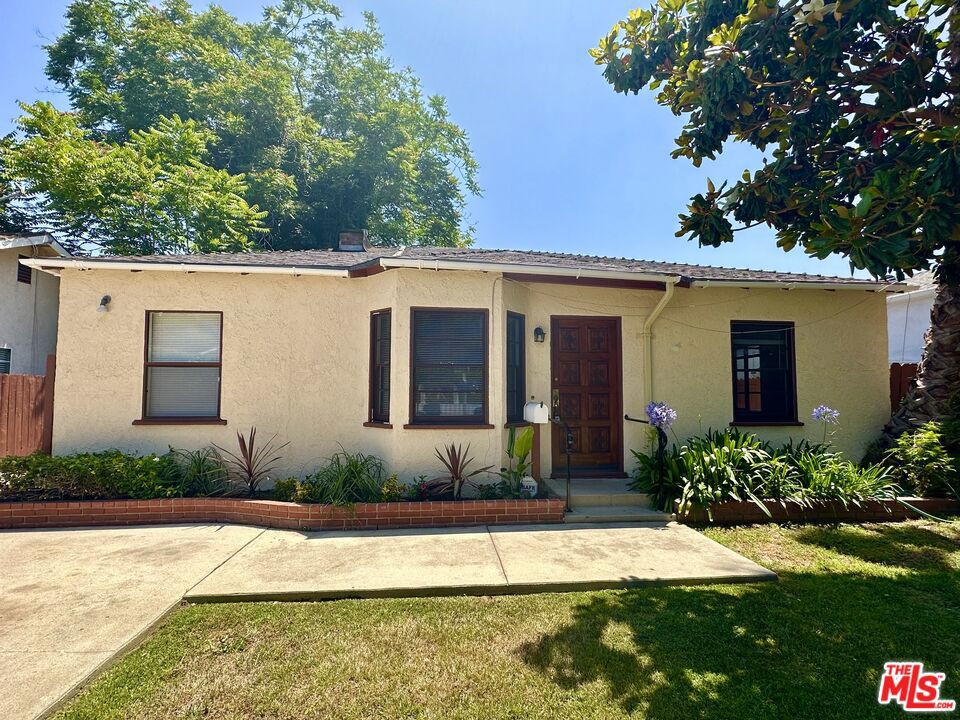 4608 Saloma Avenue
