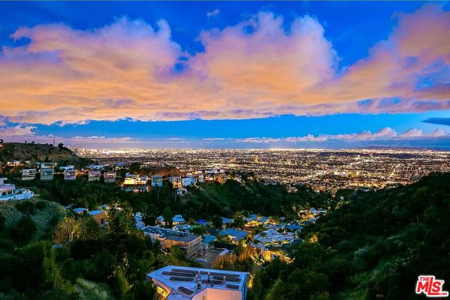 2183 Sunset Plaza Drive, Los Angeles CA: https://media.crmls.org/mediaz/afd66c61-b97b-4050-bd06-5d3b3912e7af.jpg