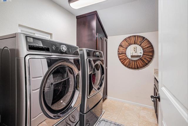91 RED CYPRESS CT, Danville CA: https://media.crmls.org/mediaz/afd6a65c-f14a-4069-8734-221df850695e.jpg