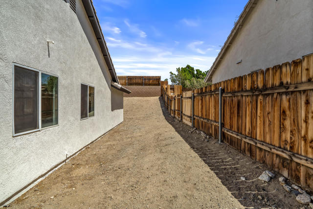 67618 Loma Vista Road, Desert Hot Springs CA: https://media.crmls.org/mediaz/afd6ffec-de17-4718-bb6a-371235eac426.jpg