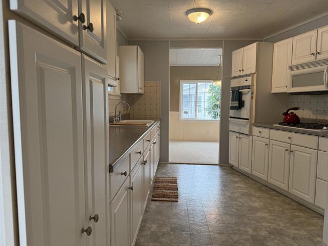 Detail Gallery Image 6 of 53 For 200 N El Camino Real #150,  Oceanside,  CA 92058 - 3 Beds | 2 Baths