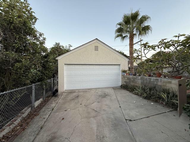 3761 Poe Street, San Diego CA: https://media.crmls.org/mediaz/afd7741f-82e0-45fd-9b54-554cb673840f.jpg