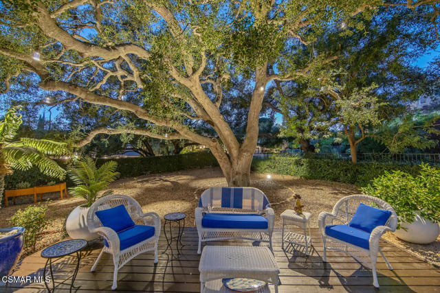 1732 Crooked Trail Place, Westlake Village CA: https://media.crmls.org/mediaz/afd8dce2-4c2c-4f4e-9398-3a39fa7bf583.jpg