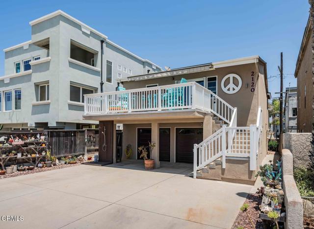 2120 Ocean Drive, Oxnard CA: https://media.crmls.org/mediaz/afd93672-0cbc-44ef-ba9c-c8320b84a723.jpg