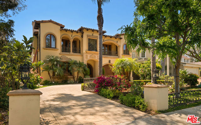 265 N Kenter Avenue, Los Angeles CA: https://media.crmls.org/mediaz/afd94130-4738-4343-a198-692c361782e6.jpg