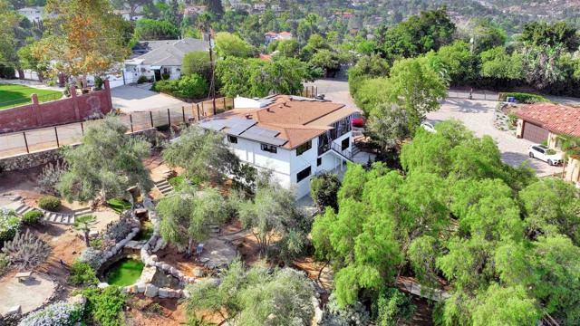 9586 Alto Dr, La Mesa CA: https://media.crmls.org/mediaz/afd9d5c4-9f71-4d62-a5f0-ee9cbf7ac96b.jpg