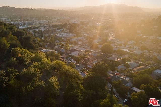 3130 Isabel, Los Angeles CA: https://media.crmls.org/mediaz/afda5726-328a-49f1-90f7-425937f6b360.jpg