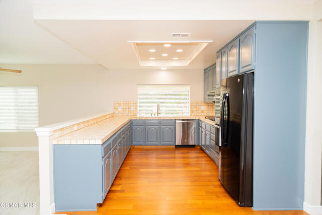 3154 Provence Place, Thousand Oaks CA: https://media.crmls.org/mediaz/afdaab2a-b689-4bd5-b3ec-b86ef2ac4197.jpg