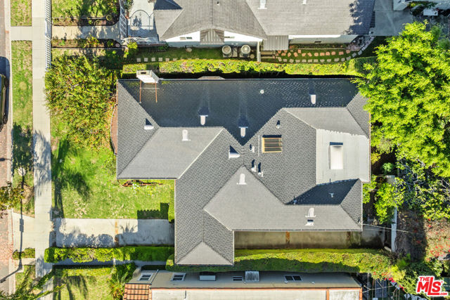 168 N Wetherly Drive, Beverly Hills CA: https://media.crmls.org/mediaz/afdaea06-d532-4b14-b7be-e5666787b337.jpg