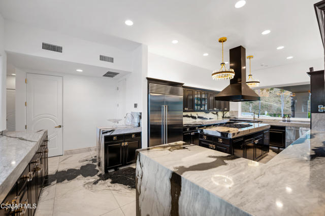 25665 Mulholland Highway, Calabasas CA: https://media.crmls.org/mediaz/afdafa5a-2ff0-4791-bd35-86738fbf9508.jpg