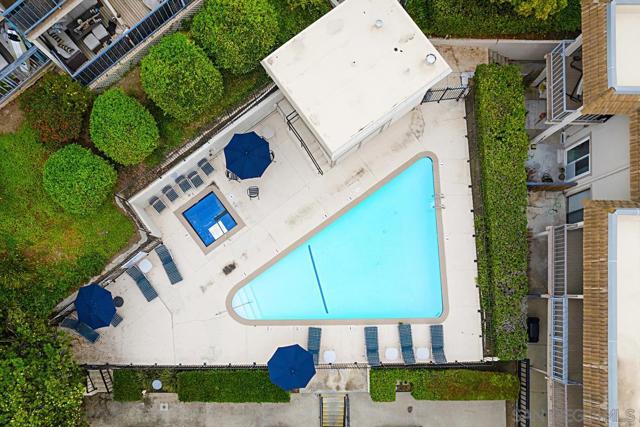 2383 Altisma Way, Carlsbad CA: https://media.crmls.org/mediaz/afdb08fd-6f61-43a4-b02f-f8a56ebc969b.jpg