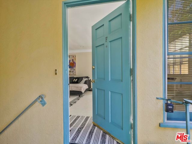 438 S Palm Drive, Beverly Hills CA: https://media.crmls.org/mediaz/afdbb971-dbfa-4175-b098-47205314656c.jpg