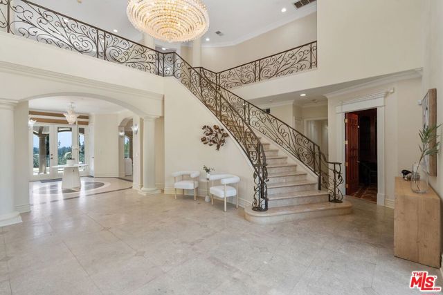 16980 Escalon Drive, Encino CA: https://media.crmls.org/mediaz/afdbf2d8-60c3-49ac-8451-286c0903cf4e.jpg