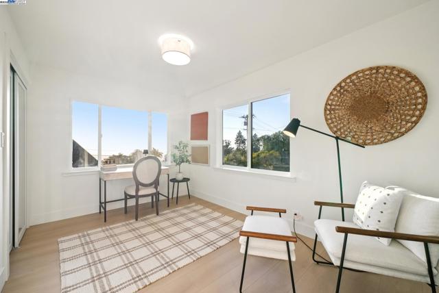 201 Amherst Ave, Kensington CA: https://media.crmls.org/mediaz/afdc100c-701f-4ea2-b00a-3a9514baea5e.jpg