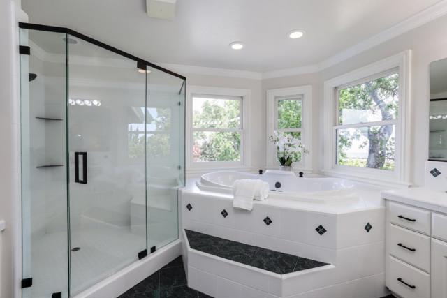 510 Oak Park Way, Redwood City CA: https://media.crmls.org/mediaz/afdc3cb6-ecb5-4203-9f3d-2b39523994be.jpg