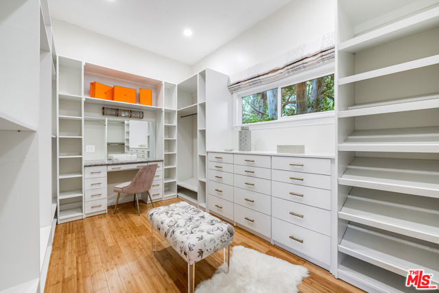 14539 Valley Vista Boulevard, Sherman Oaks CA: https://media.crmls.org/mediaz/afdc8a29-1d36-4939-ad48-7d8571408f2b.jpg