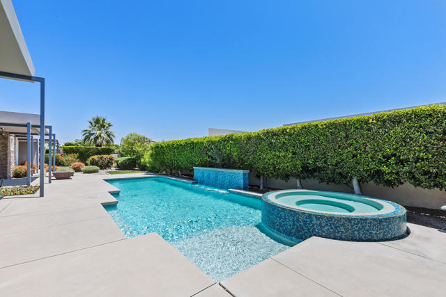 Image 16 of 29 For 21 Emerald Court