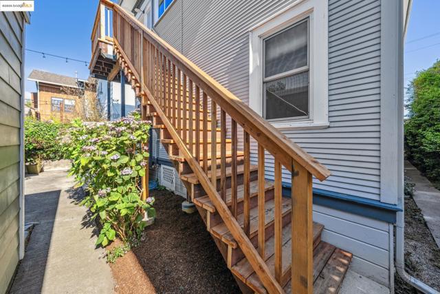 478 43rd St, Oakland CA: https://media.crmls.org/mediaz/afdd18c6-fc77-4f88-8b4f-ca94a0178702.jpg
