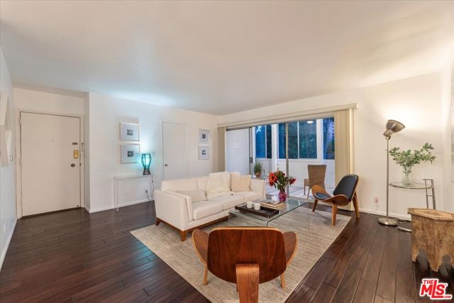 1101 Lincoln Boulevard, Santa Monica CA: https://media.crmls.org/mediaz/afdd9315-1384-46e2-ae49-799ba274ec53.jpg