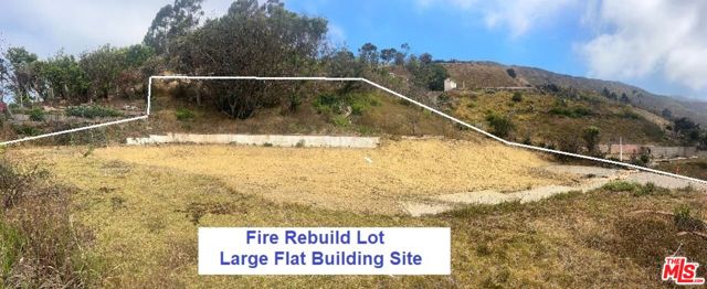 20545 Roca Chica Drive, Malibu CA: https://media.crmls.org/mediaz/afddb083-ad2f-407e-8b8d-08339620410f.jpg